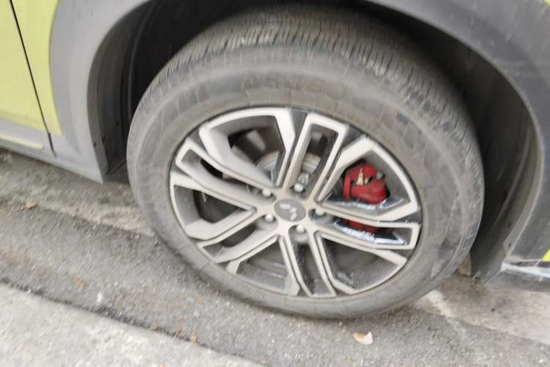 Used Wuling Alvez 2022 1.5T CVT Trendy & Cool Edition Right Front Wheel Hub