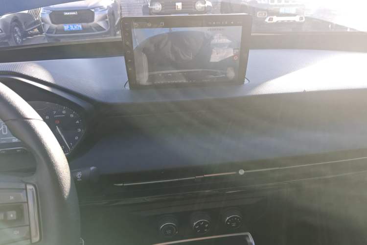 Used Wuling Alvez 2022 1.5L Manual Free-Style Model Audio And AC Panel
