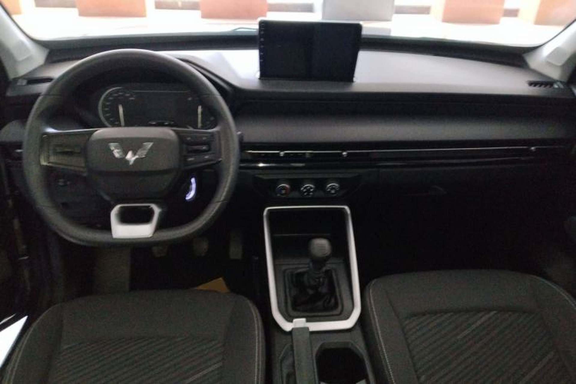 Used Wuling Alvez 2022 1.5L Manual Free-Style Model Center Console