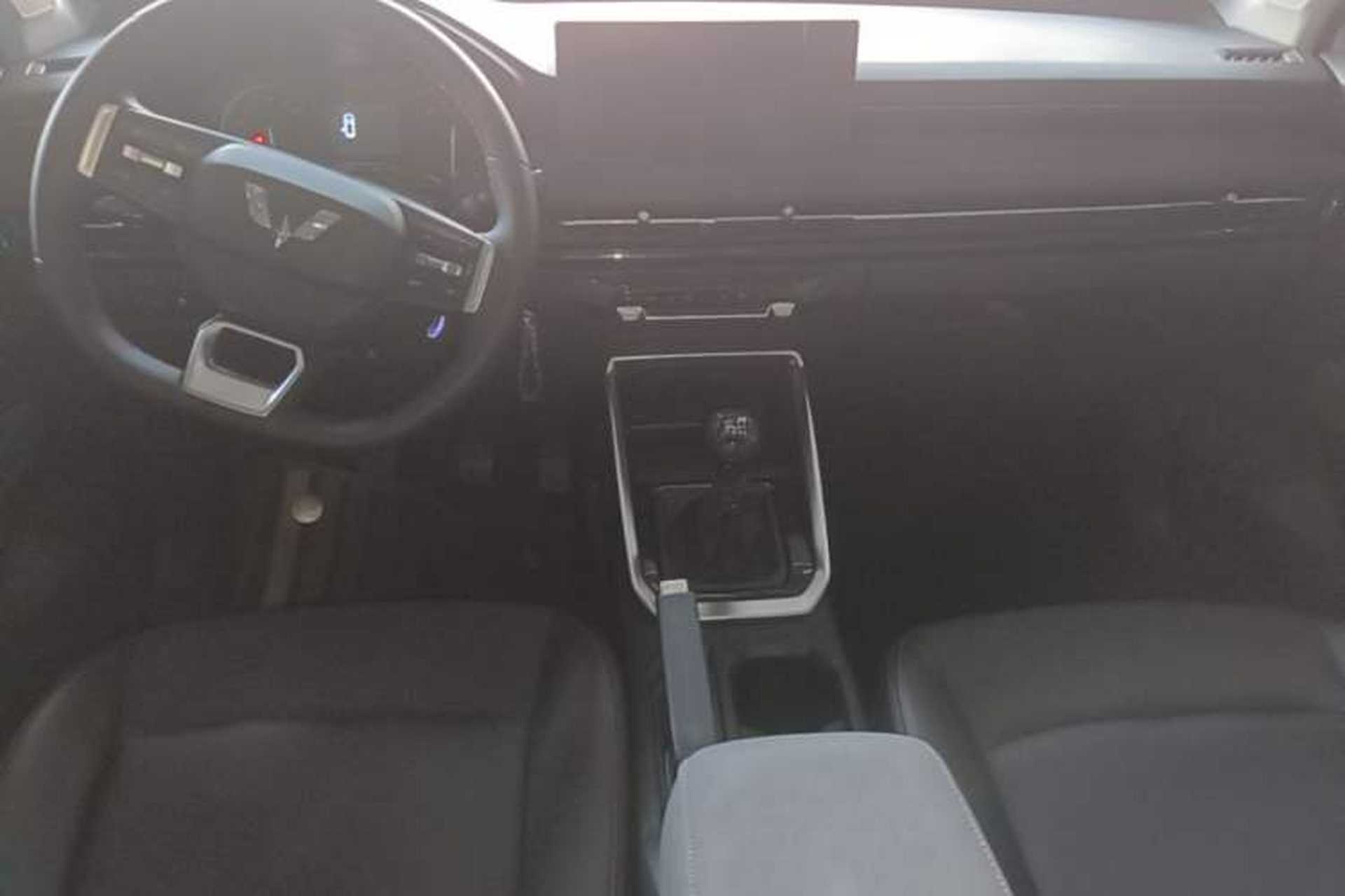 Used Wuling Alvez 2022 1.5L Manual Comfort Version Center Console