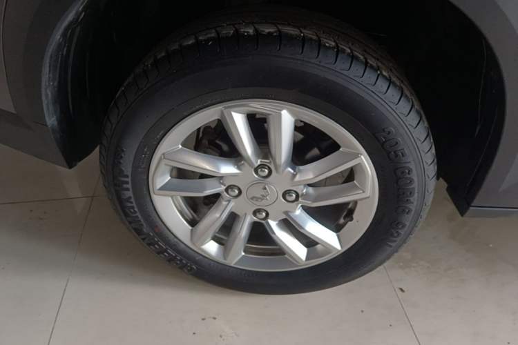 Used Wuling Alvez 2022 1.5L Manual Comfort Version Exterior 5