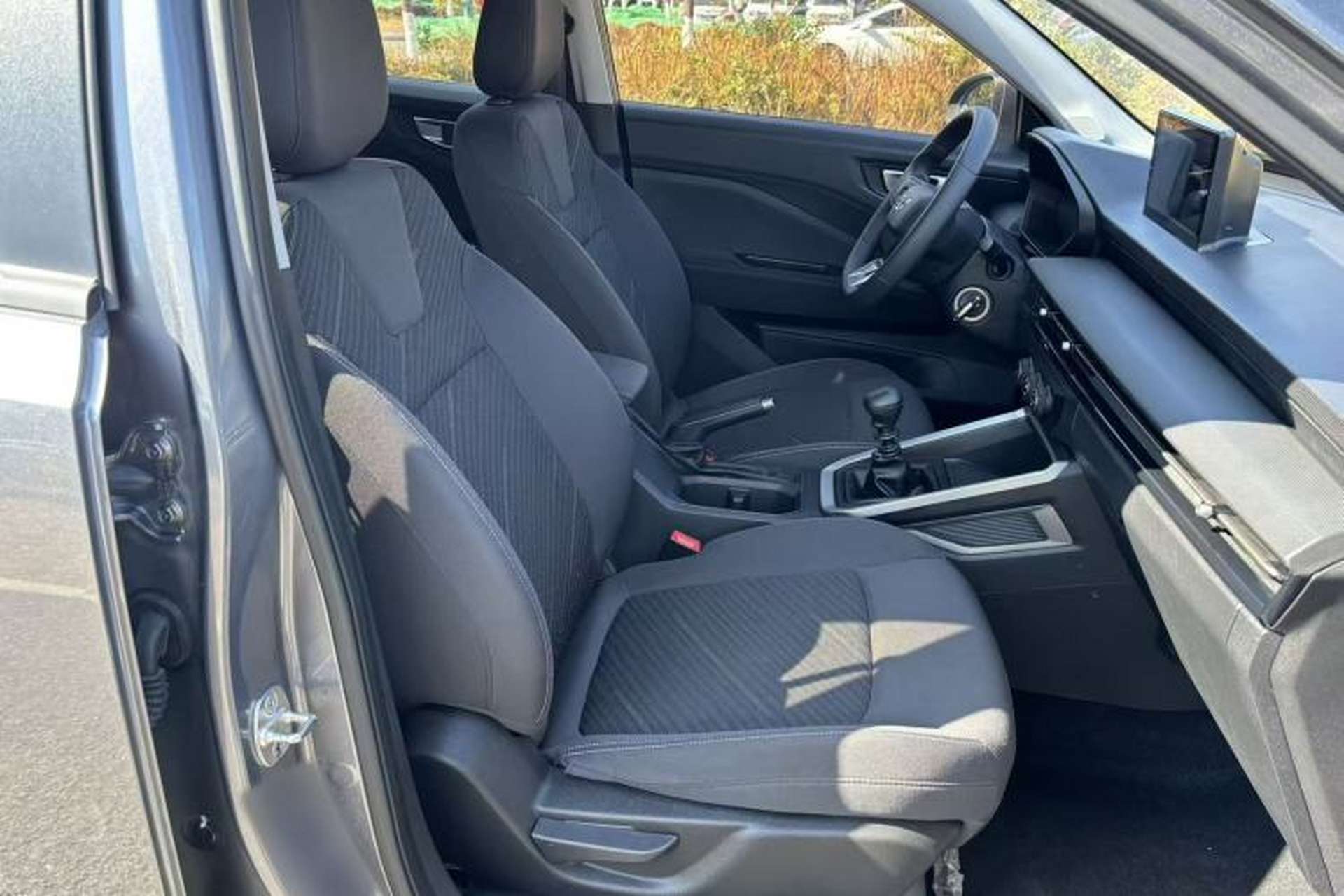 Used Wuling Alvez 2022 1.5L Manual Free-Style Model Interior 11