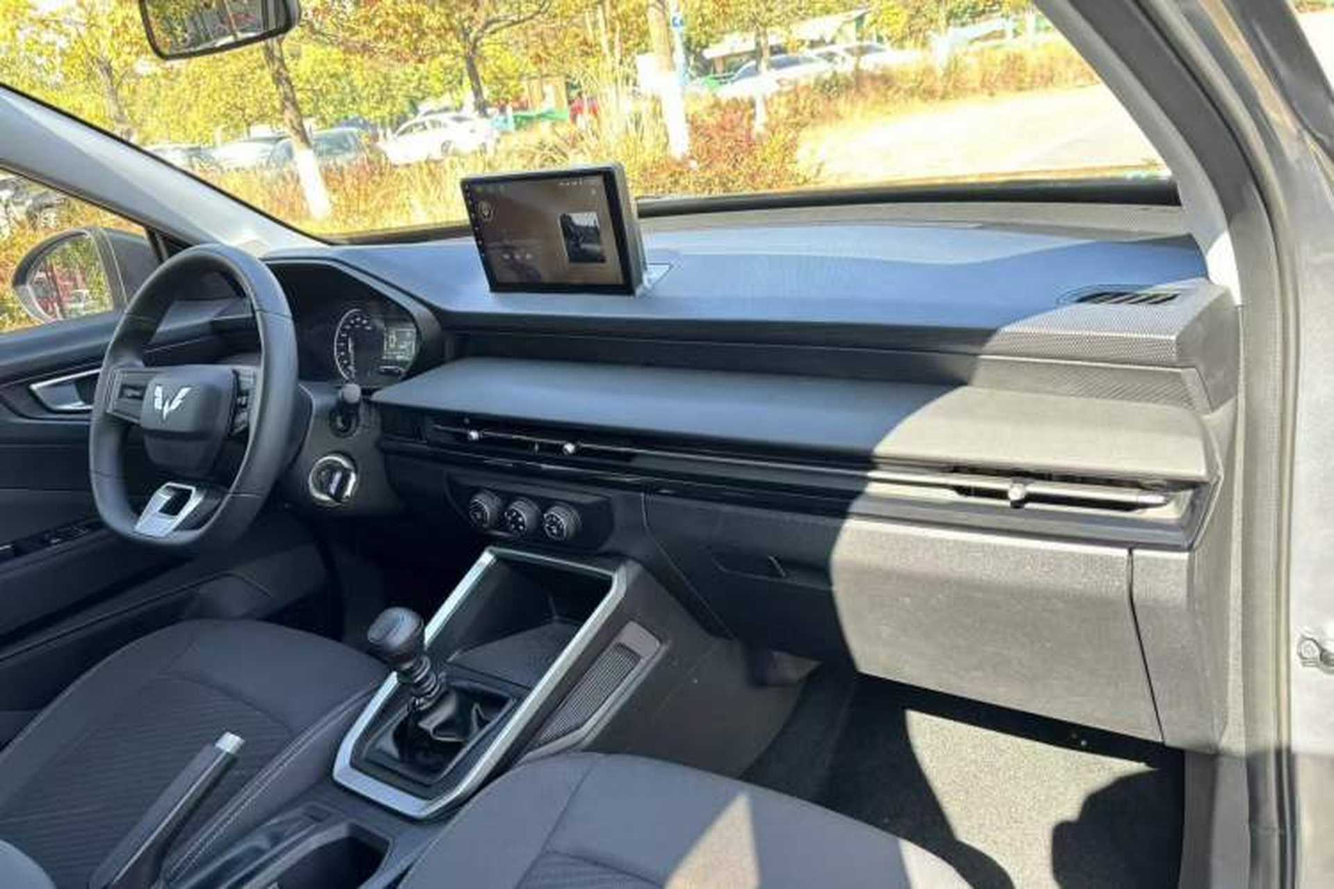 Used Wuling Alvez 2022 1.5L Manual Free-Style Model Interior 12