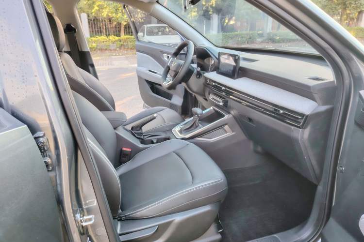 Used Wuling Alvez 2022 1.5L CVT Comfort Edition Interior 3