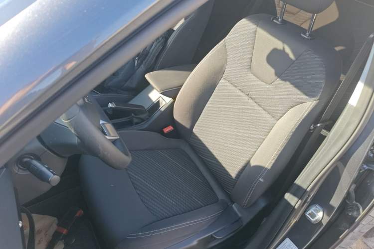 Used Wuling Alvez 2022 1.5L Manual Free-Style Model Left Front Seat