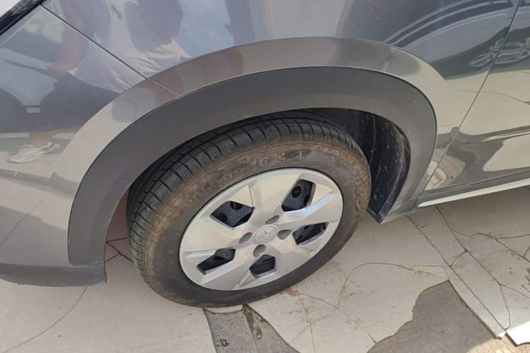 Used Wuling Alvez 2022 1.5L Manual Free-Style Model Left Front Wheel Hub