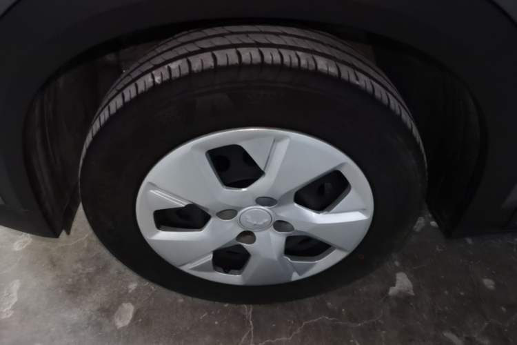 Used Wuling Alvez 2022 1.5L Manual Free-Style Model Left Front Wheel Hub