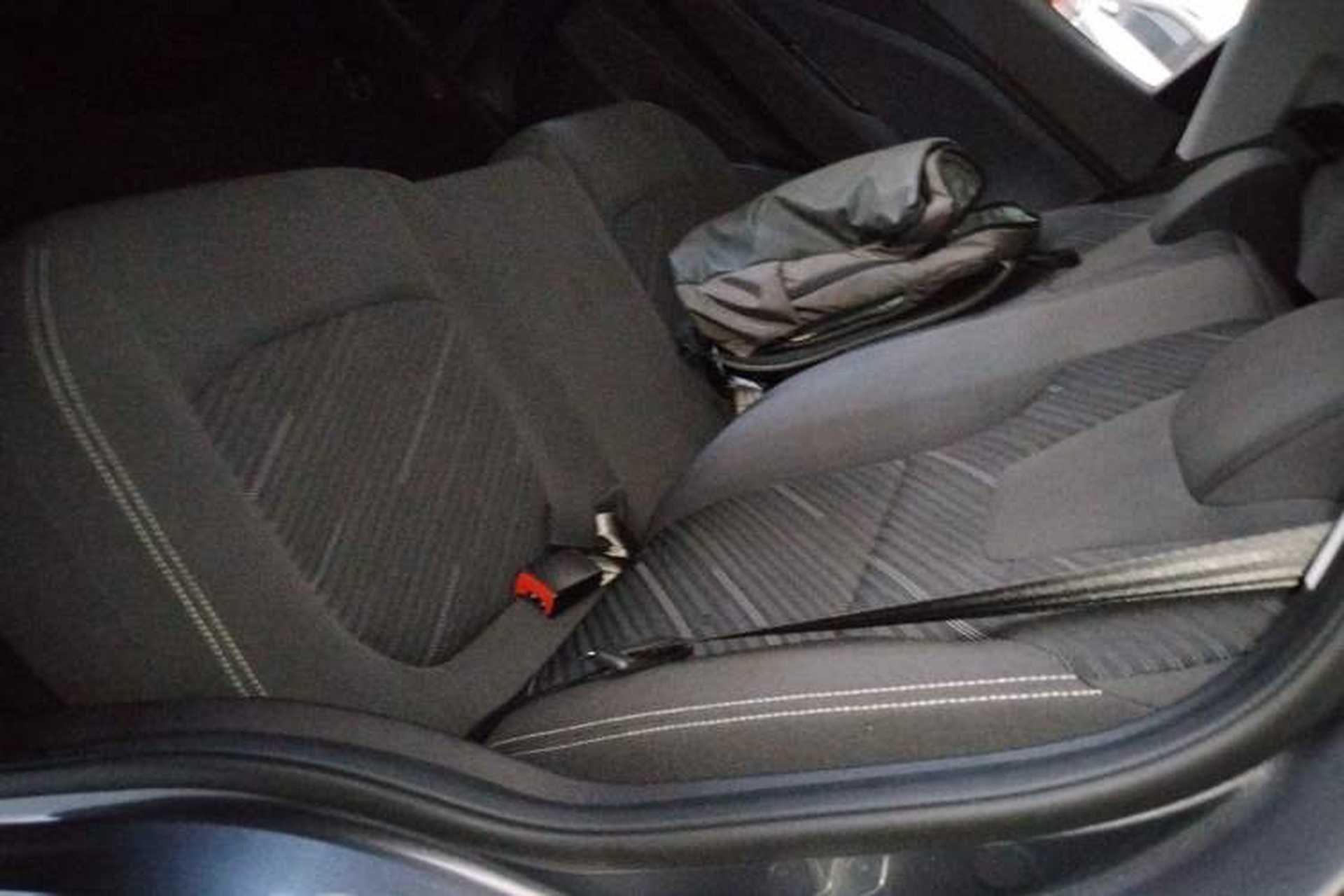 Used Wuling Alvez 2022 1.5L Manual Free-Style Model Left Rear Seat