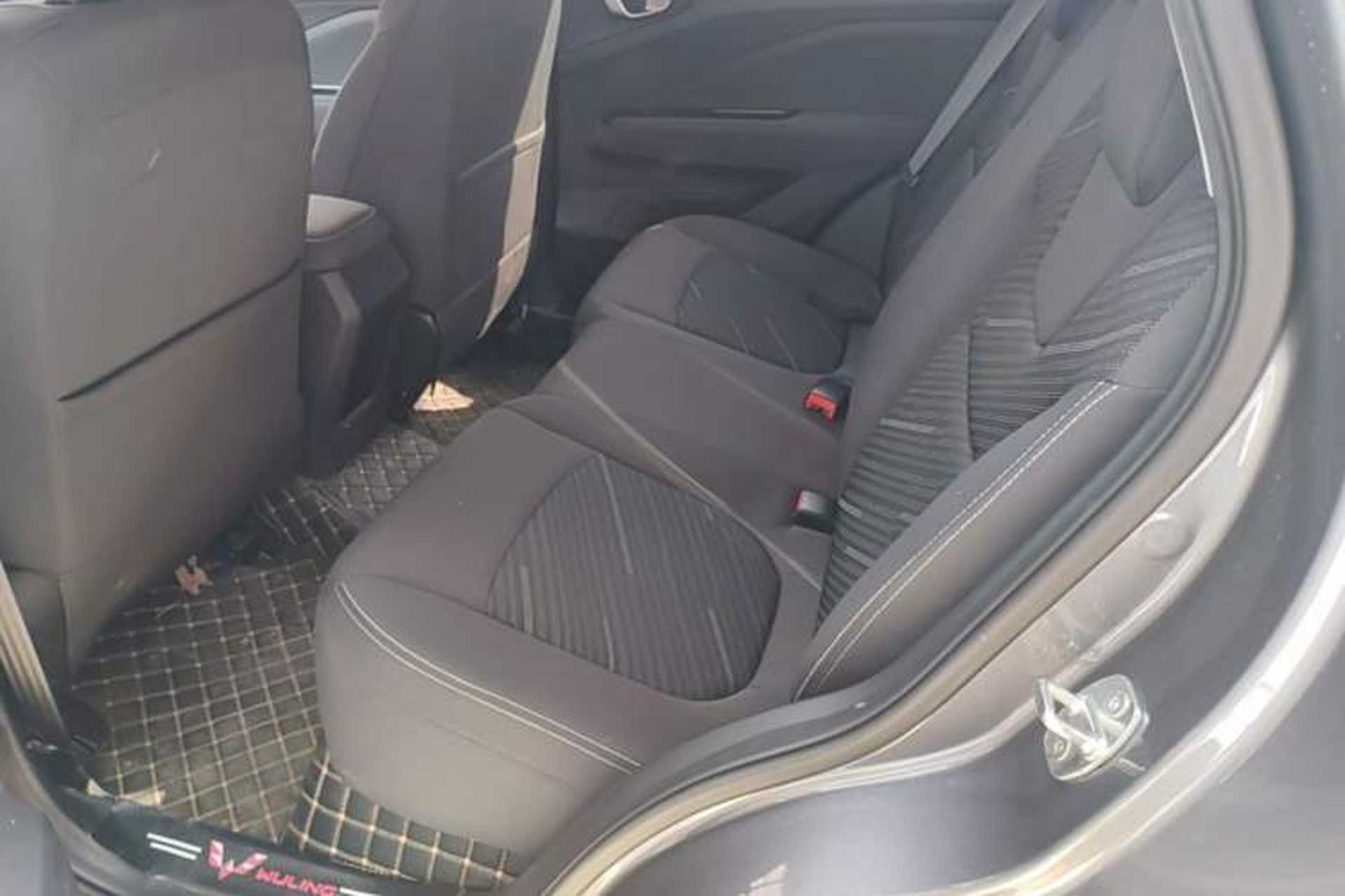 Used Wuling Alvez 2022 1.5L Manual Free-Style Model Left Rear Seat