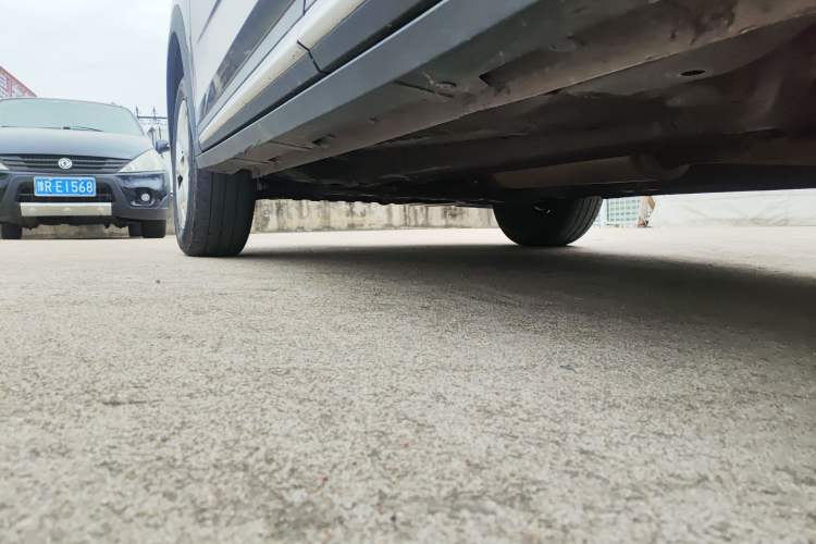 Used Wuling Alvez 2022 1.5L Manual Free-Style Model Left Side Sill