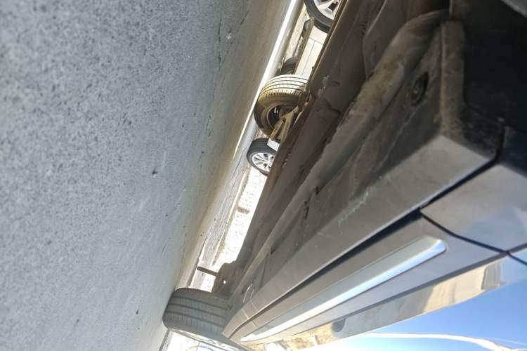 Used Wuling Alvez 2022 1.5L Manual Free-Style Model Left Side Sill