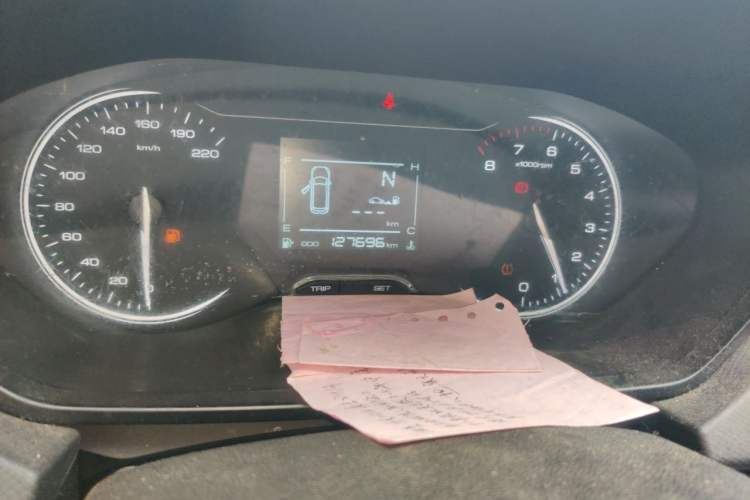 Used Wuling Alvez 2022 1.5L Manual Free-Style Model Odometer Close Up