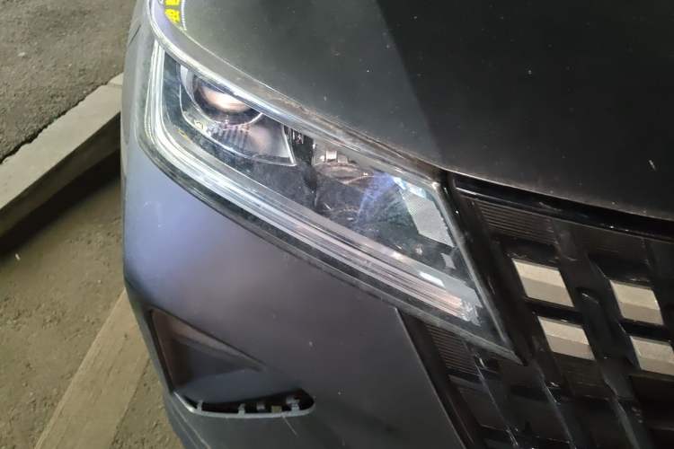 Used Wuling Alvez 2022 1.5L Manual Free-Style Model Right Front Headlight