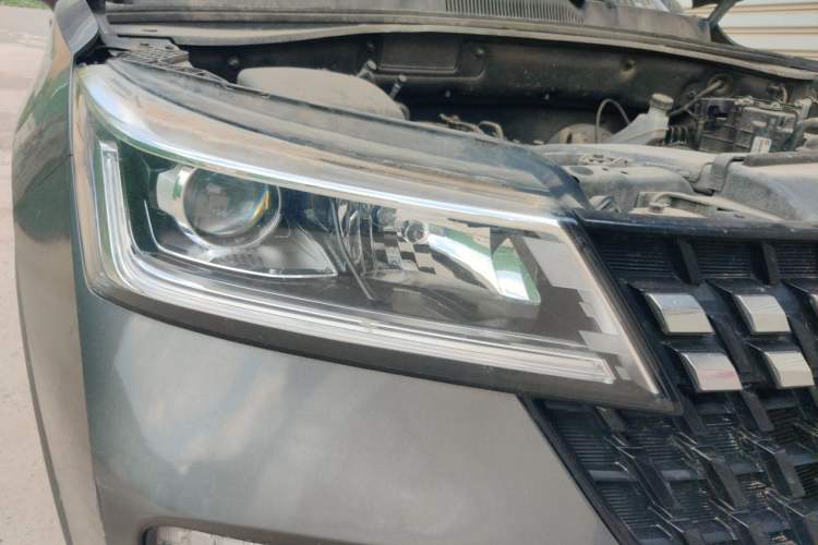 Used Wuling Alvez 2022 1.5L Manual Free-Style Model Right Front Headlight