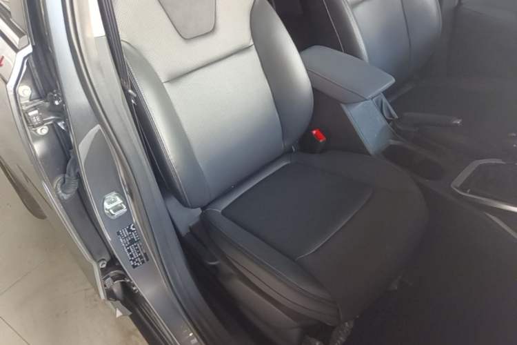 Used Wuling Alvez 2022 1.5L Manual Comfort Version Right Front Seat