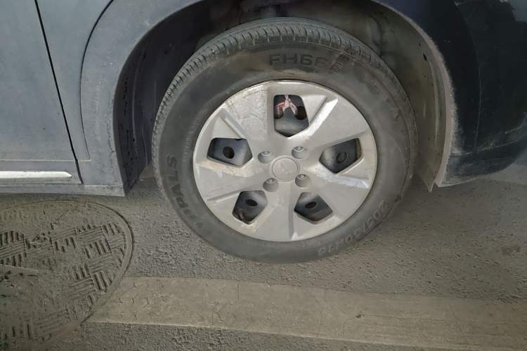 Used Wuling Alvez 2022 1.5L Manual Free-Style Model Right Front Wheel Hub