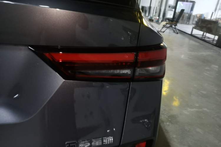 Used Wuling Alvez 2022 1.5L Manual Free-Style Model Right Rear Taillight