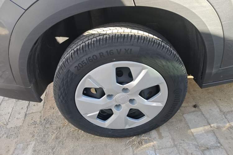 Used Wuling Alvez 2022 1.5L Manual Free-Style Model Right Rear Wheel Hub