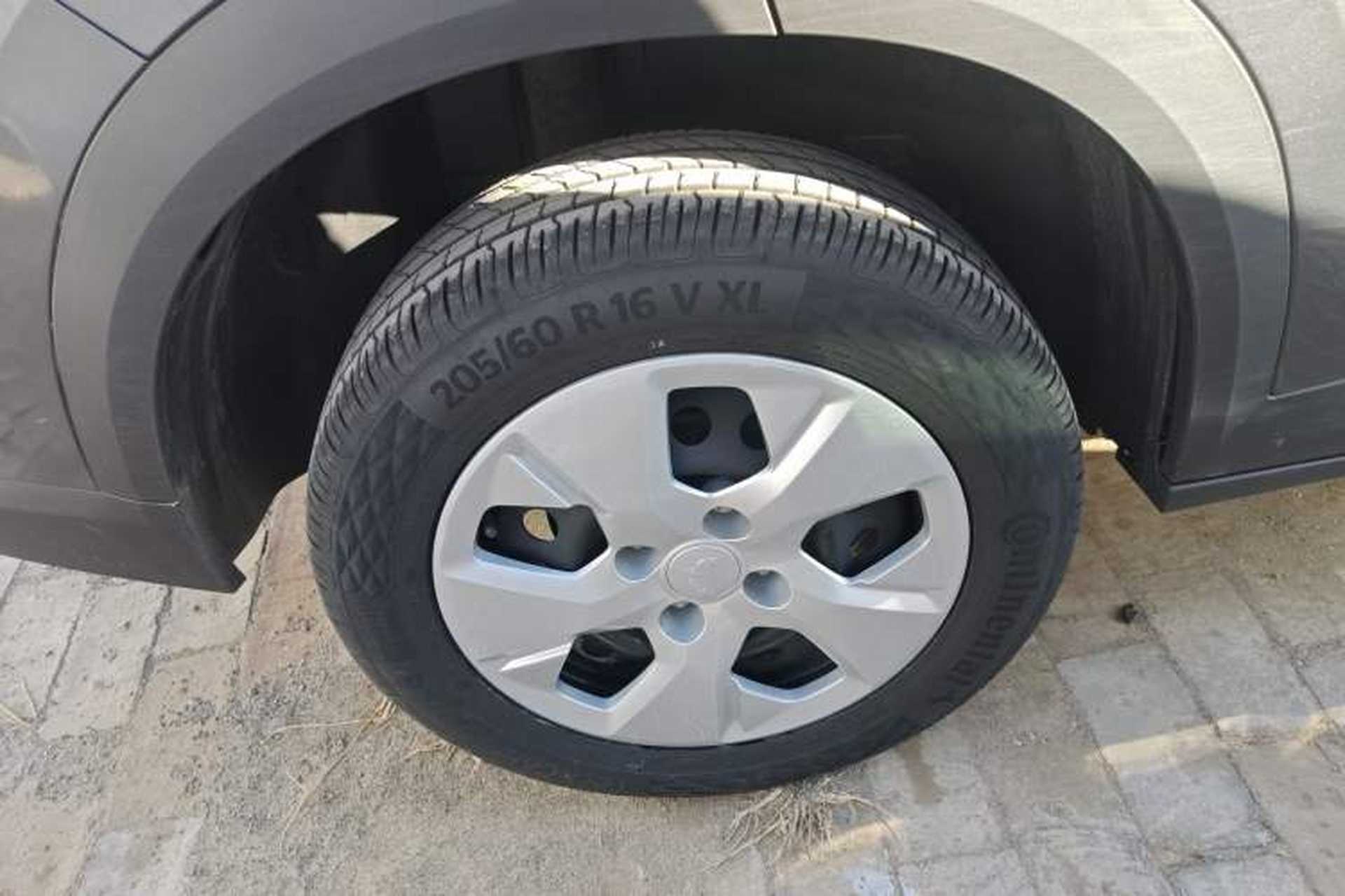 Used Wuling Alvez 2022 1.5L Manual Free-Style Model Right Rear Wheel Hub