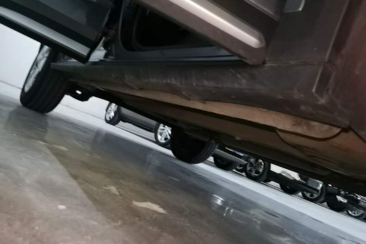 Used Wuling Alvez 2022 1.5L Manual Free-Style Model Right Side Sill