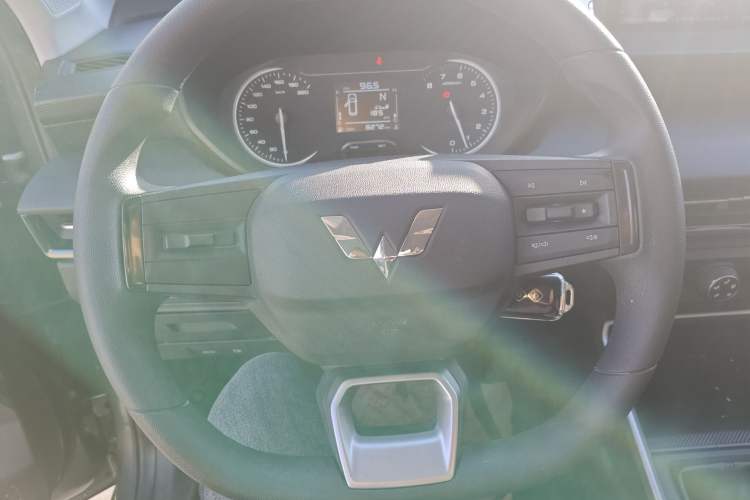 Used Wuling Alvez 2022 1.5L Manual Free-Style Model Steering Wheel