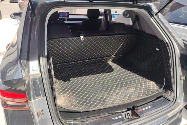 Used Wuling Alvez 2022 1.5L Manual Free-Style Model Trunk