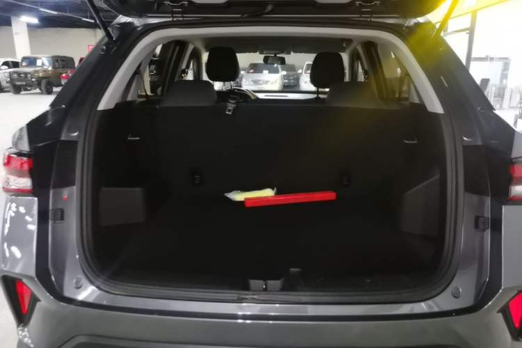 Used Wuling Alvez 2022 1.5L Manual Free-Style Model Trunk