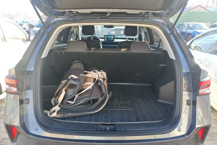 Used Wuling Alvez 2022 1.5L Manual Free-Style Model Trunk
