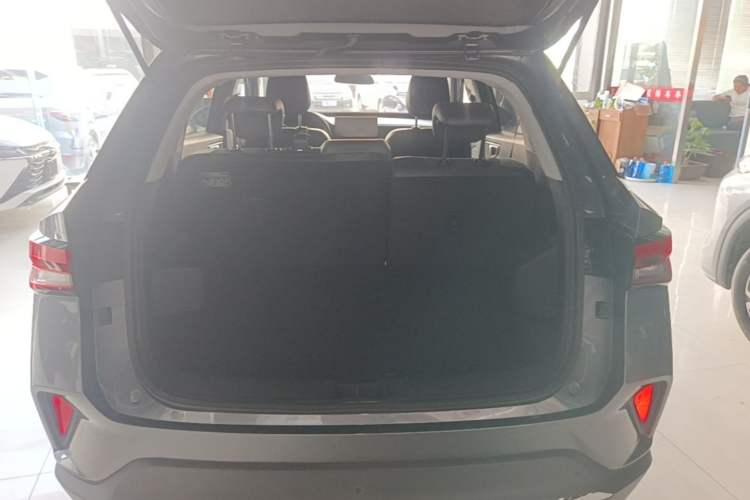 Used Wuling Alvez 2022 1.5L Manual Comfort Version Trunk