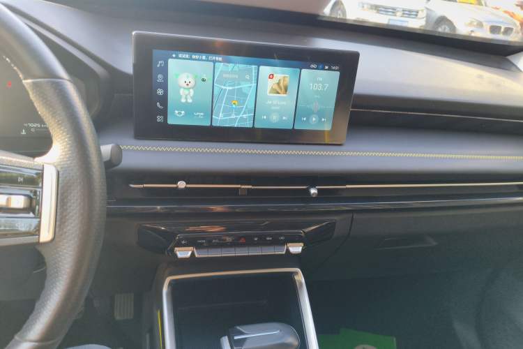 Used Wuling Alvez 2022 1.5T CVT Trendy & Cool Edition Audio And AC Panel