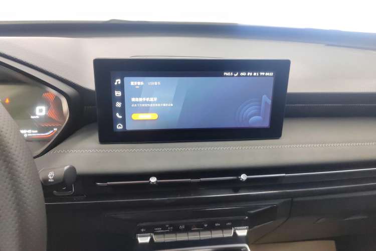 Used Wuling Alvez 2022 1.5L CVT Comfort Edition Audio And AC Panel