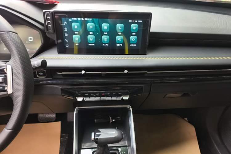 Used Wuling Alvez 2022 1.5T CVT Trendy & Cool Edition Audio And AC Panel