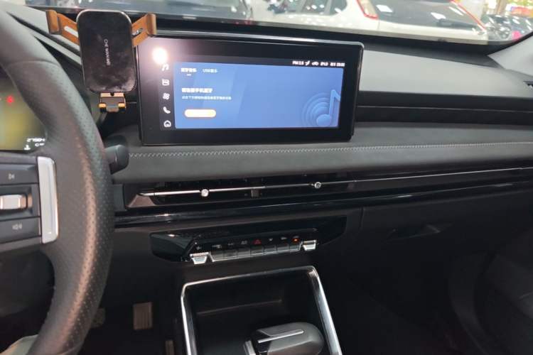 Used Wuling Alvez 2022 1.5L CVT Comfort Edition Audio And AC Panel