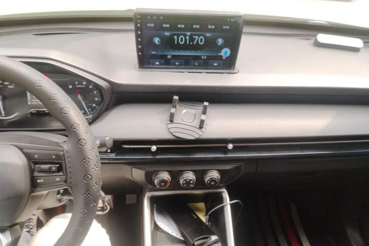 Used Wuling Alvez 2022 1.5L Manual Free-Style Model Audio And AC Panel