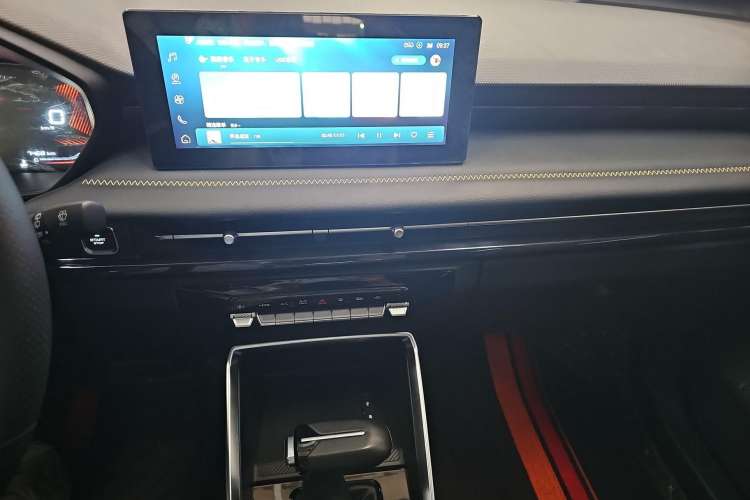 Used Wuling Alvez 2022 1.5T CVT Trendy & Cool Edition Audio And AC Panel