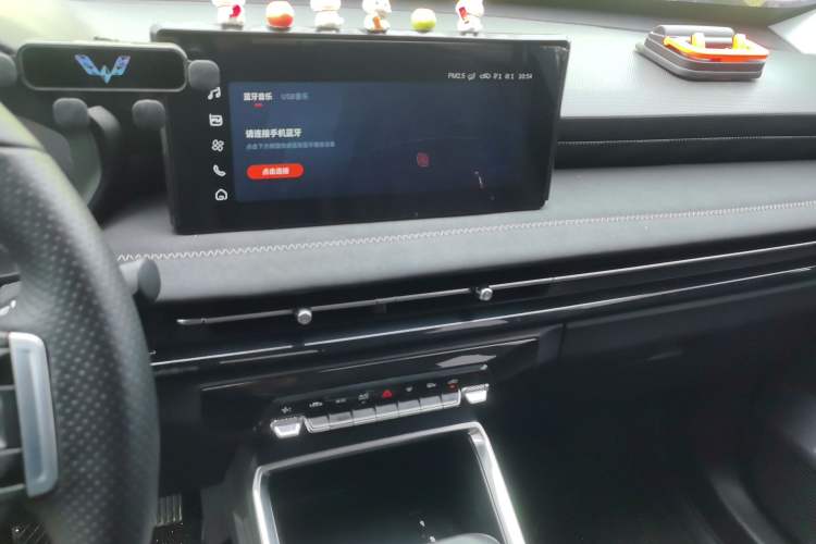 Used Wuling Alvez 2022 1.5L CVT Comfort Edition Audio And AC Panel