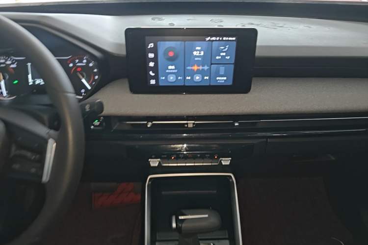 Used Wuling Alvez 2022 1.5L CVT Comfort Edition Audio And AC Panel