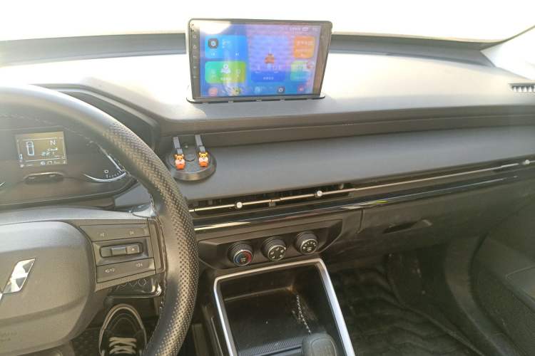 Used Wuling Alvez 2022 1.5L Manual Free-Style Model Audio And AC Panel