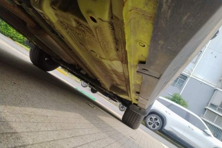 Used Wuling Alvez 2022 1.5L Manual Free-Style Model Chassis Rear Right