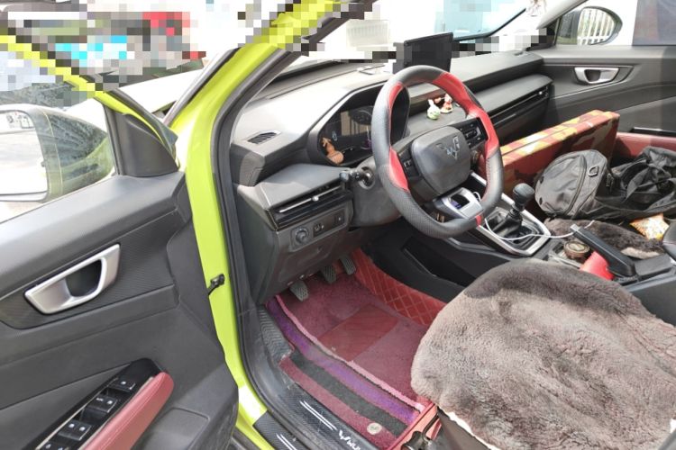 Used Wuling Alvez 2022 1.5L Manual Free-Style Model Driver Seat