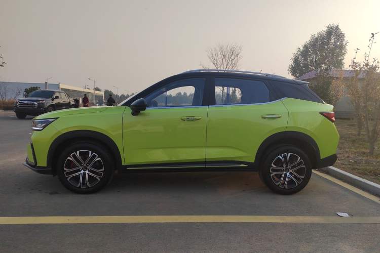 Used Wuling Alvez 2022 1.5T CVT Trendy & Cool Edition Exterior 5