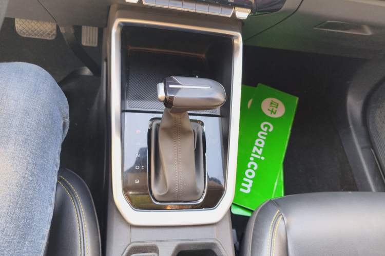 Used Wuling Alvez 2022 1.5T CVT Trendy & Cool Edition Gear Lever