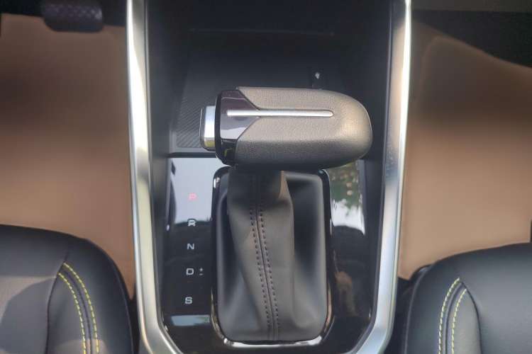 Used Wuling Alvez 2022 1.5T CVT Trendy & Cool Edition Gear Lever