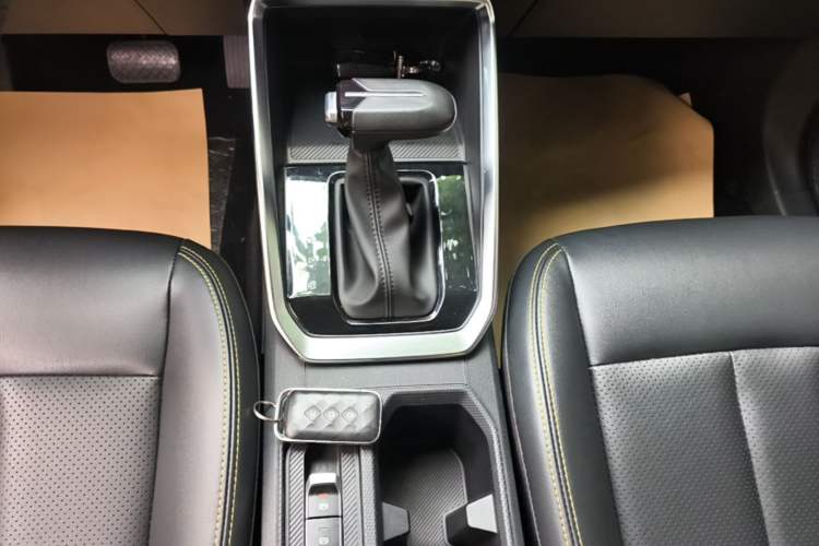 Used Wuling Alvez 2022 1.5T CVT Trendy & Cool Edition Gear Lever