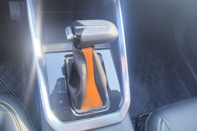 Used Wuling Alvez 2022 1.5T CVT Trendy & Cool Edition Gear Lever