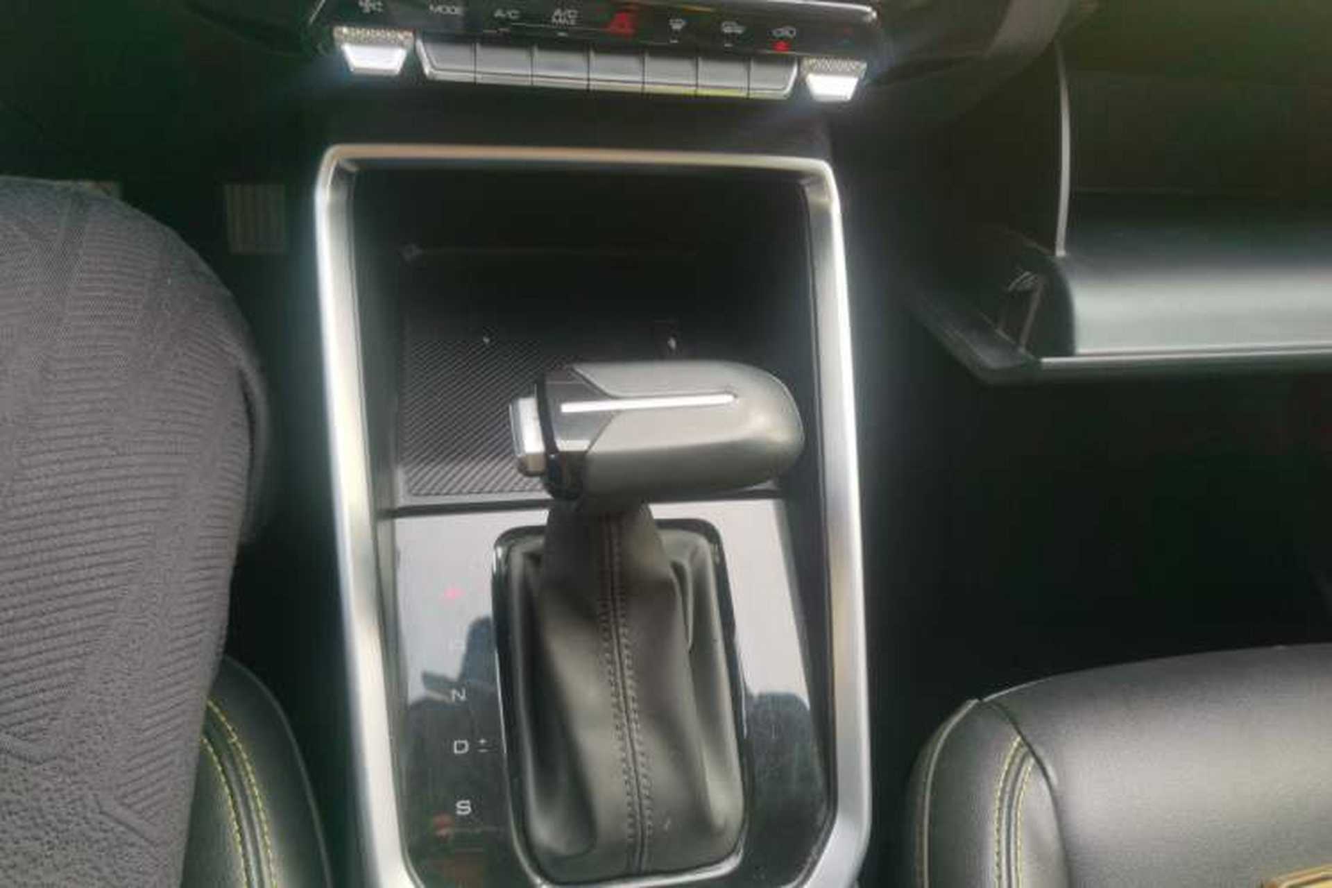 Used Wuling Alvez 2022 1.5T CVT Trendy & Cool Edition Gear Lever