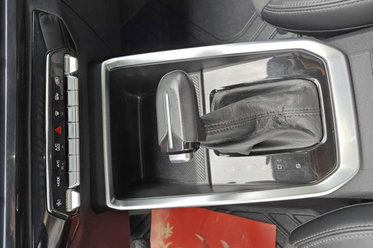 Used Wuling Alvez 2022 1.5L CVT Comfort Edition Gear Lever