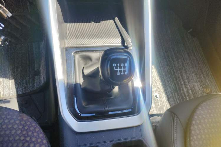 Used Wuling Alvez 2022 1.5L Manual Comfort Version Gear Lever