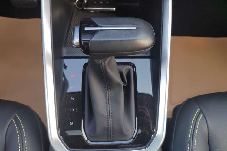 Used Wuling Alvez 2022 1.5T CVT Trendy & Cool Edition Gear Lever