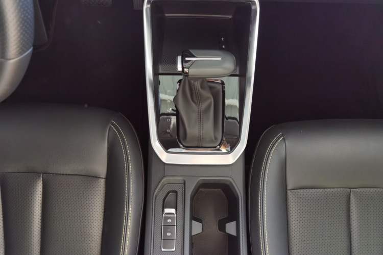Used Wuling Alvez 2022 1.5T CVT Trendy & Cool Edition Gear Lever